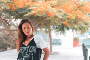 flor gaona, auto, rojo, playa del carmen, mexico, led zepellin, sitocorock, blogger, influencer, rivivera maya, girl