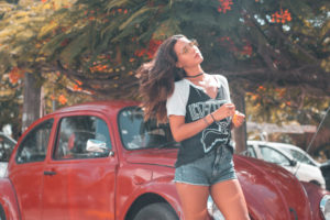 flor gaona, auto, rojo, playa del carmen, mexico, led zepellin, sitocorock, blogger, influencer, rivivera maya, girl