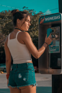 flor gaona, sitocorock, influencer, riviera maya, playa del carmen, mexico, car, fashion, streestyle, 90s, 80s, blogger, denim, telephone, makeup
