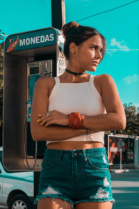 flor gaona, sitocorock, influencer, riviera maya, playa del carmen, mexico, car, fashion, streestyle, 90s, 80s, blogger, denim, telephone, makeup