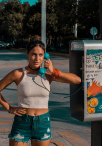 flor gaona, sitocorock, influencer, riviera maya, playa del carmen, mexico, car, fashion, streestyle, 90s, 80s, blogger, denim, telephone, makeup