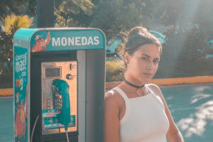 flor gaona, sitocorock, influencer, riviera maya, playa del carmen, mexico, car, fashion, streestyle, 90s, 80s, blogger, denim, telephone, makeup