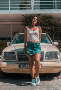 car, fashion, streestyle, 90s, 80s, blogger, denim, nike, flor gaona, sitocorock, influencer, riviera maya, playa del carmen, mexico,