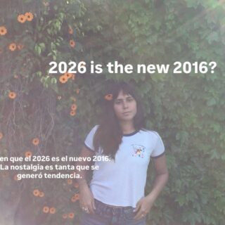 Dicen que el 2026 es el nuevo 2016. La nostalgia es tanta que se generó tendencia.
Los primeros filtros en las redes sociales (como el del perrito de Snaptchat), el Lip Kit de Kylie Jenner, Instagram sin tanto mandato de los algoritmos, digamos que la última etapa un poco más ‘raw’ y simple de las redes sociales y lo digital. 
Y es por eso que creo que esta tendencia resuena tanto hoy. 
Es interesante ver qué es lo que estábamos viviendo en ese año. Yo estaba trabajando como periodista de moda y tendencias, creando contenido para mis redes y ese año fue cuando me fui de vacaciones a México y decidí que quería un cambio de rumbo com-ple-to. 
Un año muy transformador.

Y vos, ¿qué estabas haciendo en 2016?